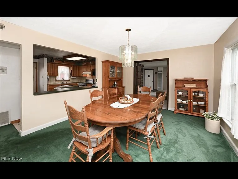 2839 Elmwood St — Photo 11