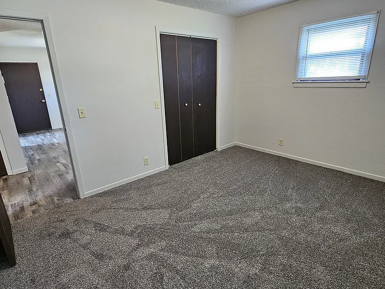 702 Sherbrooke Dr #4 — Photo 11