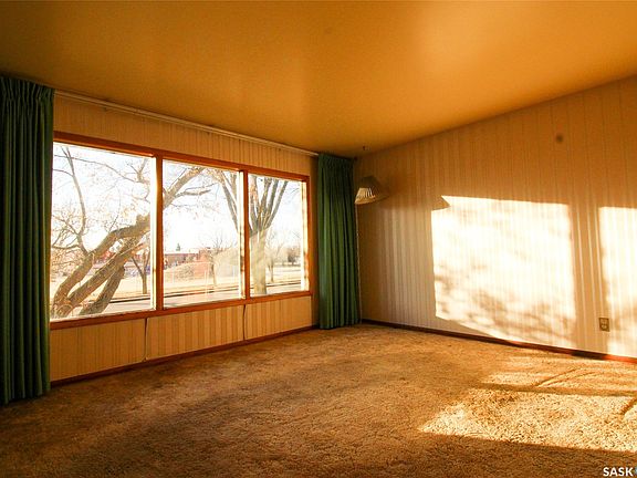 2nd image of 175 6th Avenue W