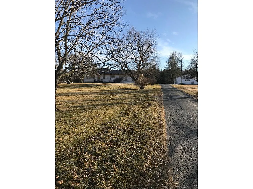 2555 W Rock Springs Rd photo 1