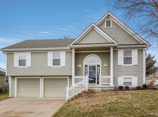 2011 NE Overbrook Dr, Blue Springs, MO 64029