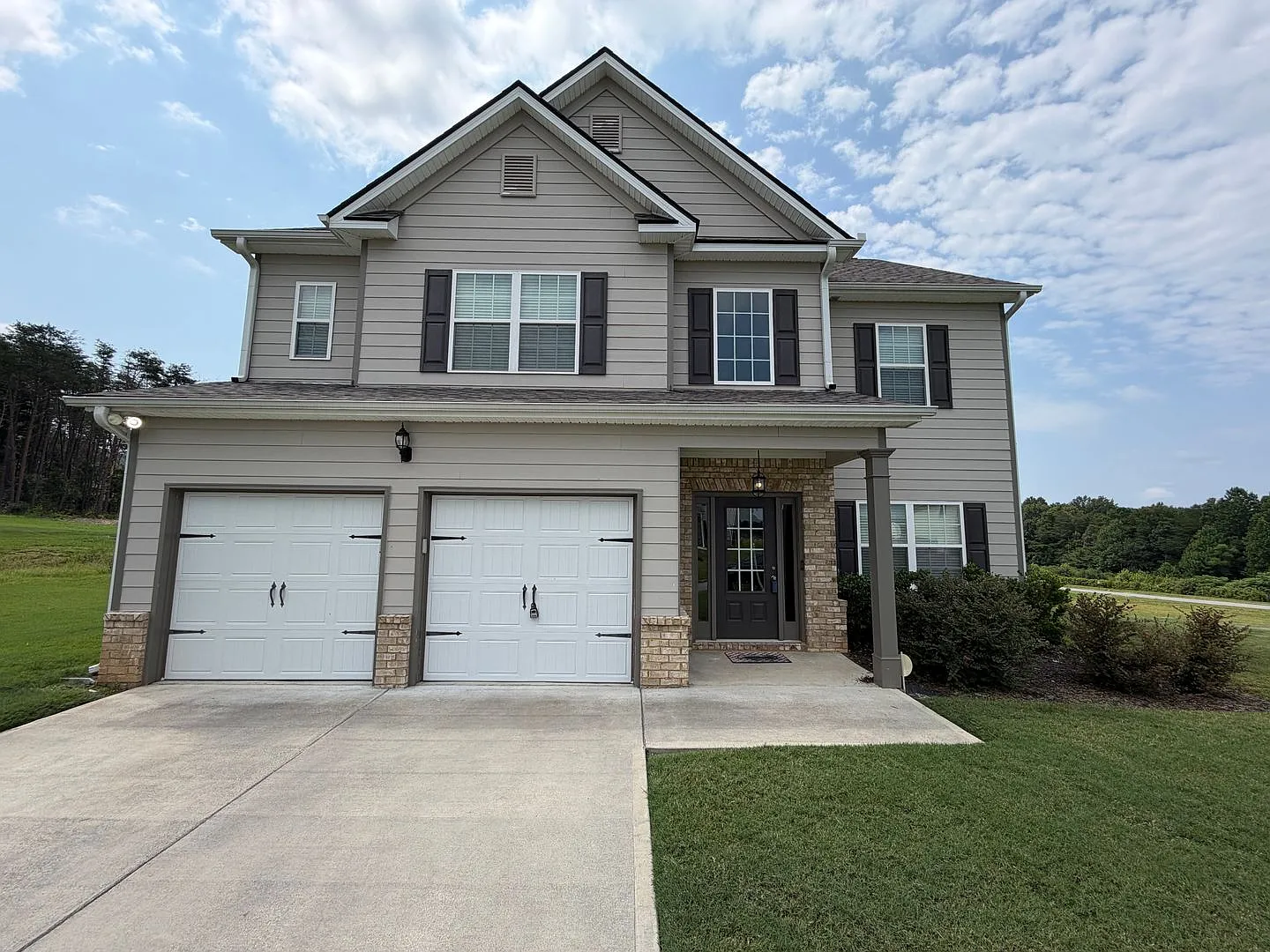 Spacious 4/2.5 House in Rydal- $2,995 — Photo 1