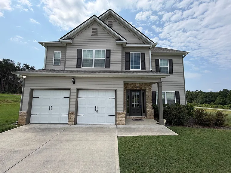 61 N Village Cir — Photo 1