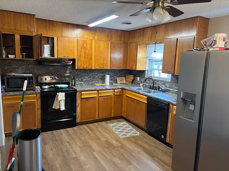 2502 W 2nd St — Photo 3