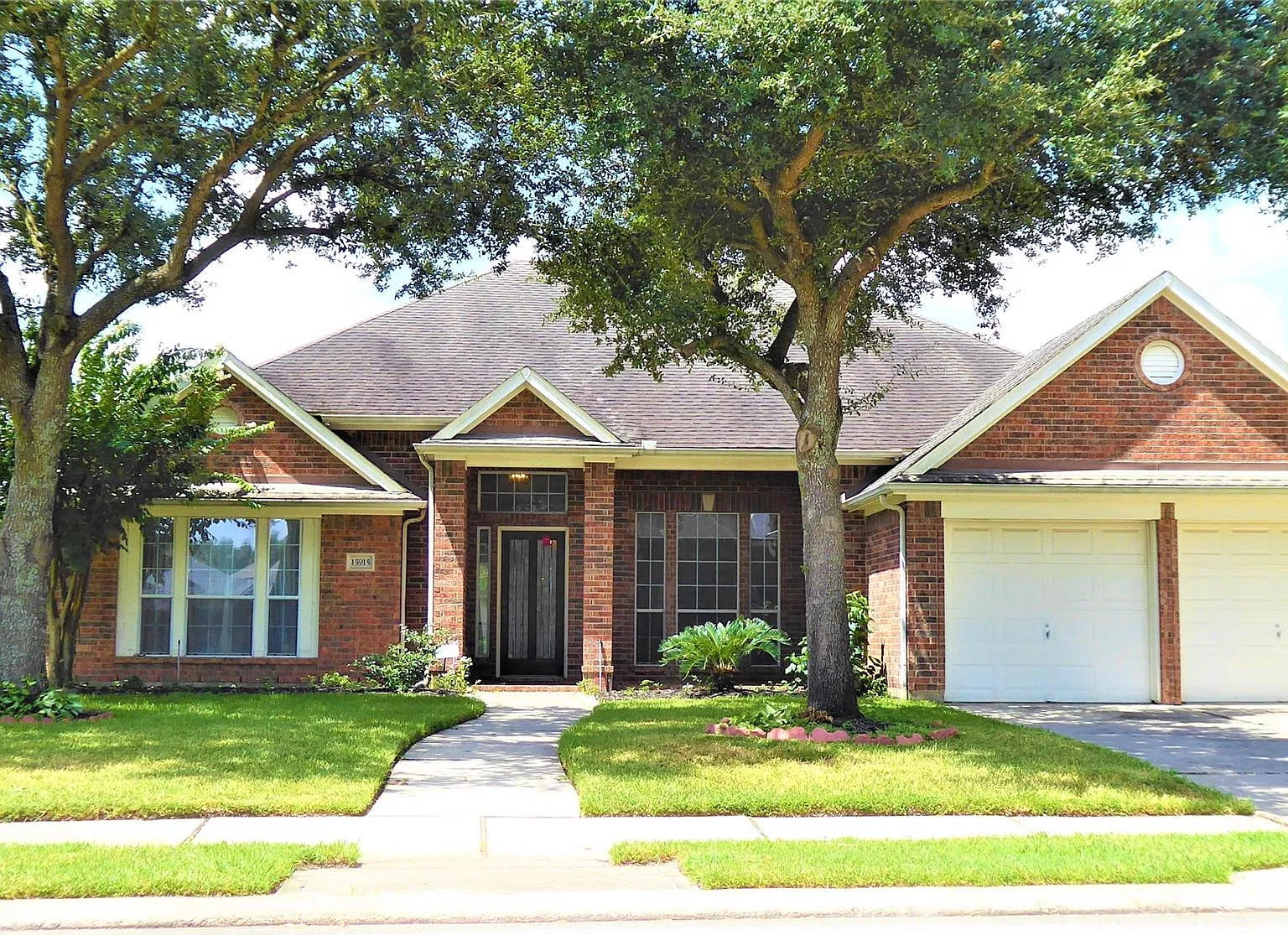 4 bed, 2.5 bath, 2543 sqft, $2,400 — Photo 3