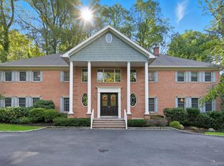 20 Mill Rd, Huntington, NY 11743