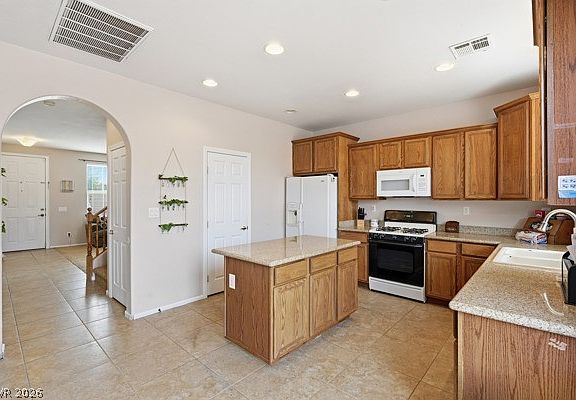 4th image of 921 Trinity Pond Cir