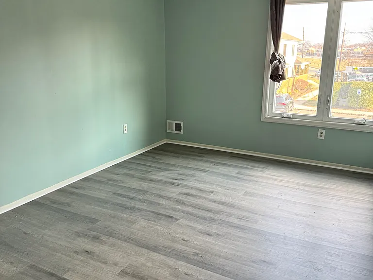 703 Peach St — Photo 2