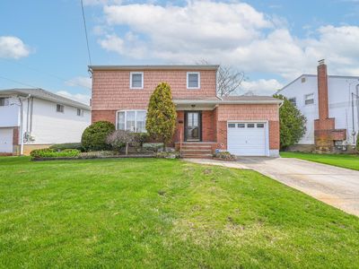 2515 Aron Drive W, Seaford, NY, 11783