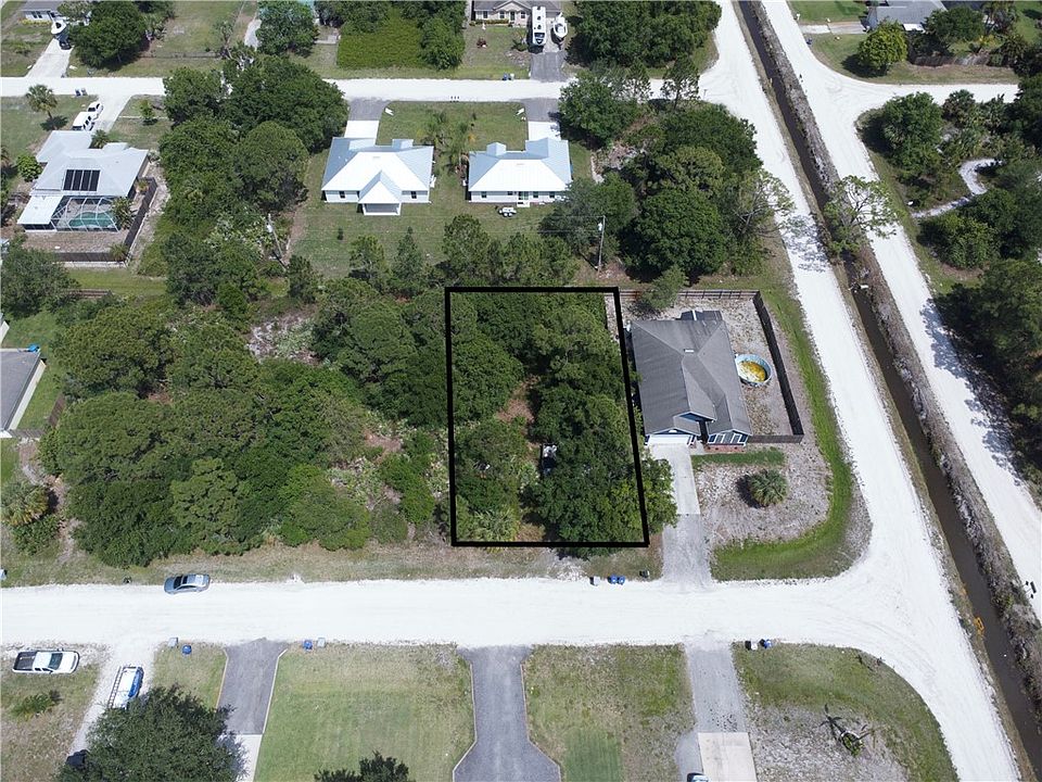 2nd image of 8526 103rd Ct