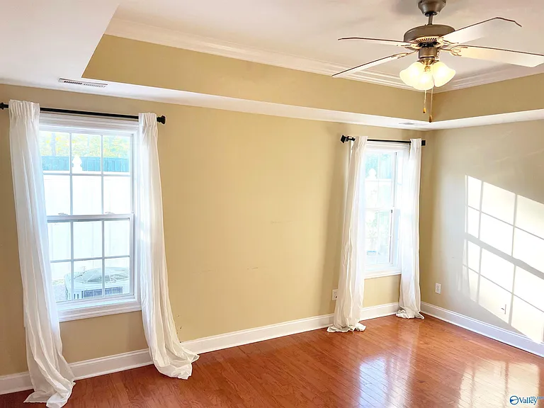 470 Shamrock Dr — Photo 17