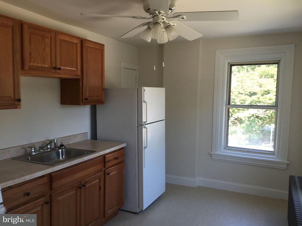 2nd image of 252 E 6th Ave #3