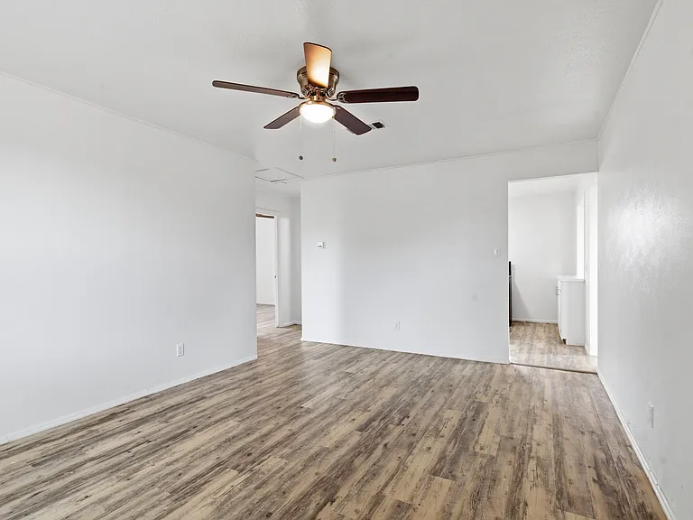 3811 Cedar Spring Dr — Photo 8