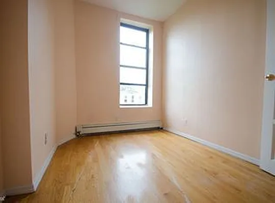 Rented by Warren T Real Estate Corp. | media 1