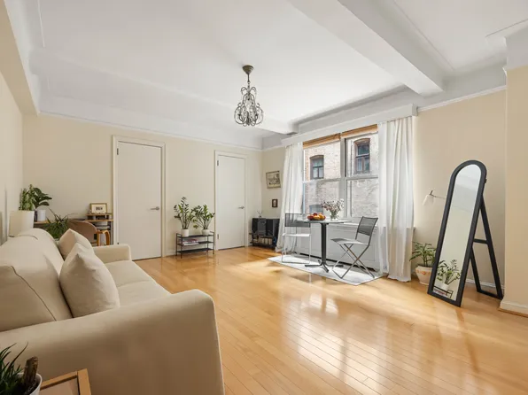 70 Remsen Street 4J image 1 of 7