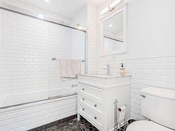 4th image of 319 Graham Ave #6A