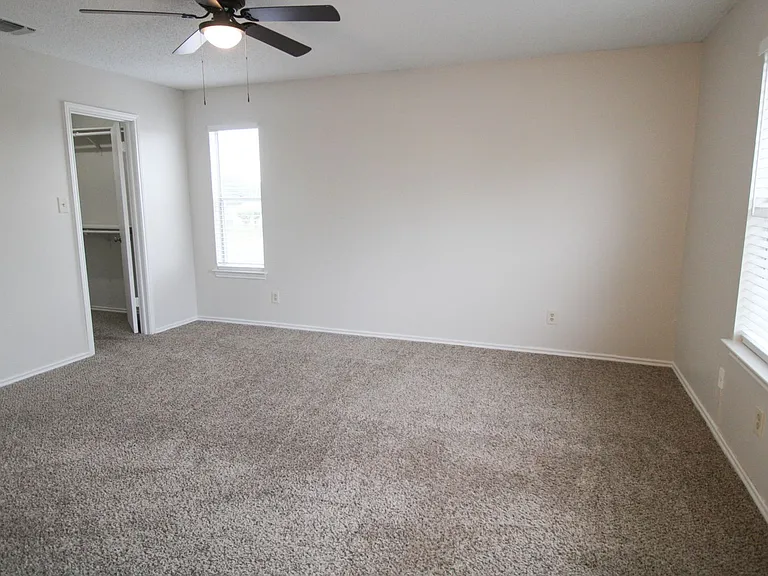 945 Schertz Pkwy #4 — Photo 13