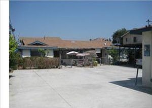 4th image of 2632 Kelburn Ave