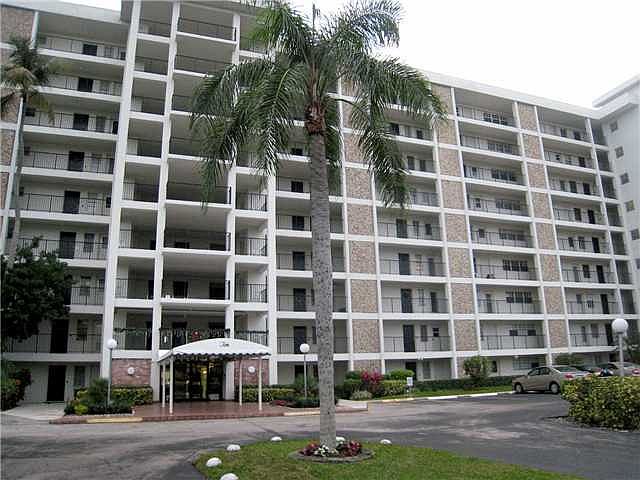 1st image of 3150 N Palm Aire Dr APT 502
