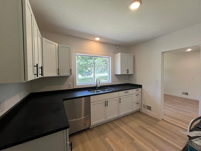 4301 Pleasant St SE — Photo 4