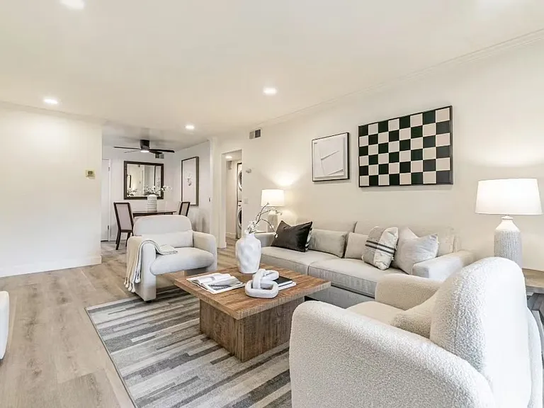 2452 W Bayshore Rd #9 — Photo 3