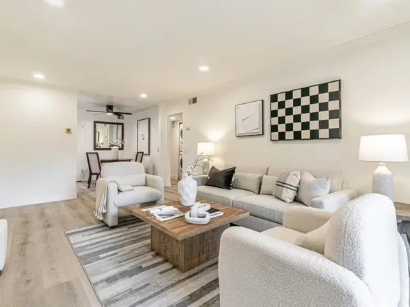 2452 W Bayshore Rd APT 9, Palo Alto, CA 94303