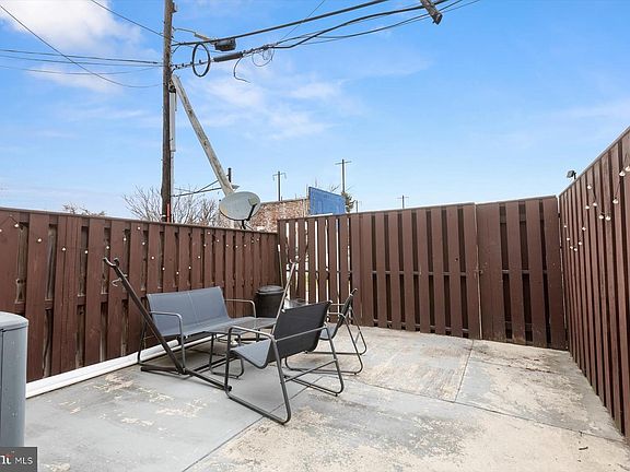 4th image of 943 N Patterson Park Ave