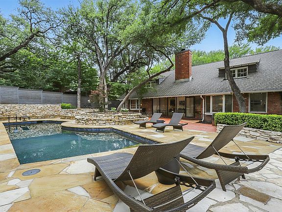 4th image of 208 Rockwood Park Dr