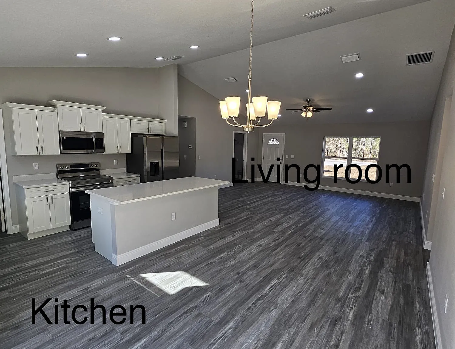 377 NW Redwing Rd — Photo 1