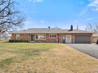 9910 Parkway Dr, Saint Louis, MO 63137