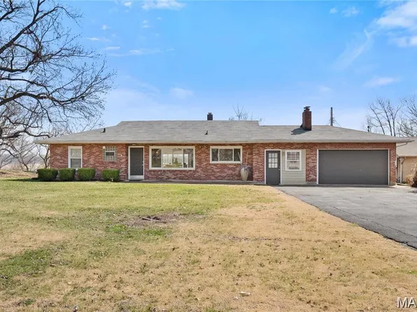 9910 Parkway Dr, Saint Louis, MO 63137