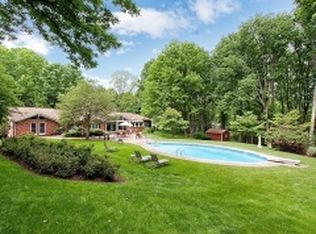 19 Yardley Rd, Mendham, NJ 07945