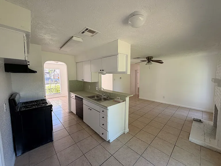 5147 Ridgeton Dr — Photo 2