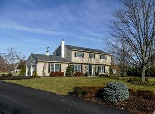 5833 Belmont Manor Dr, Pipersville, PA 18947