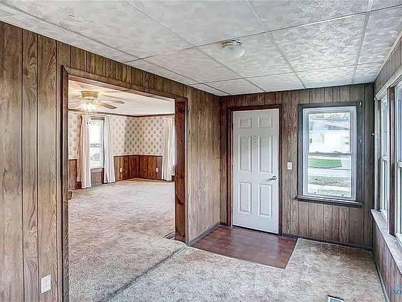 4th image of 121 Leroy Ave