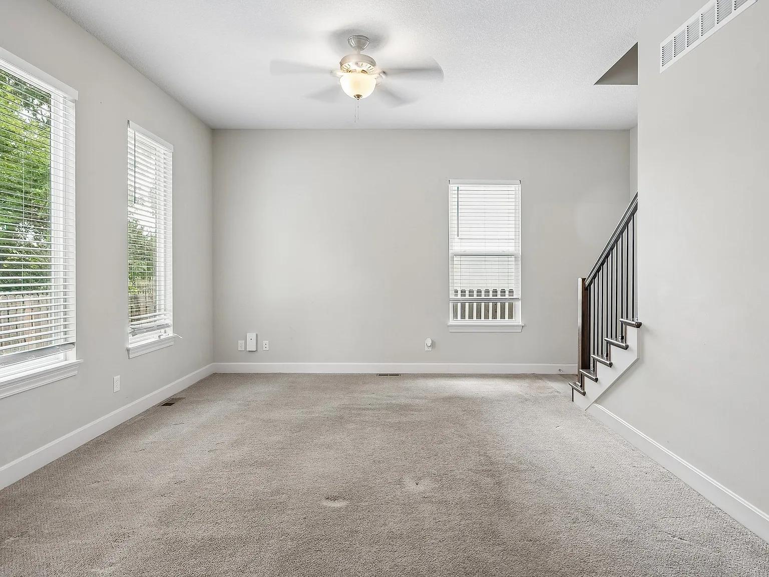 3 bed, 2.5 bath, 1714 sqft, $2,399 — Photo 4