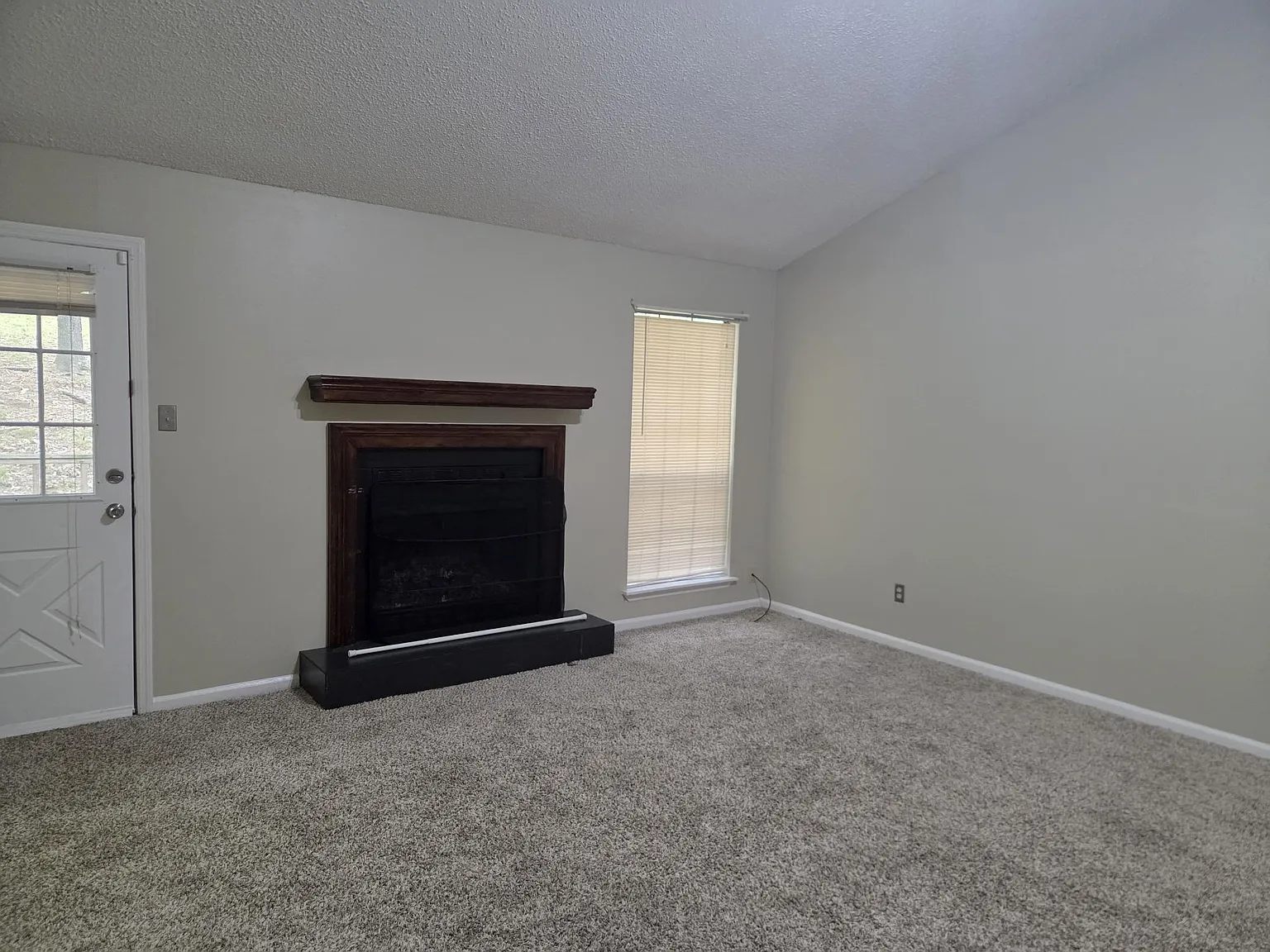 3 bed, 1656 sqft, $2,000 — Photo 4