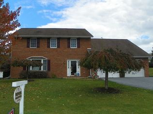 679 Sue Dr, Lititz, PA 17543