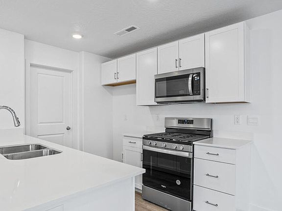 4th image of 3231 E Elkhorn Ln