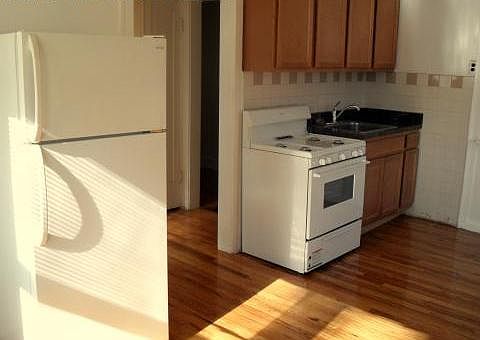 2nd image of 4711 W Belmont Ave APT 1S