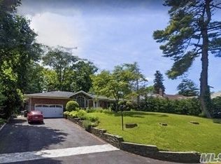 19 Wildwood Ln, Greenvale, NY 11548