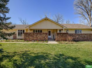 6032 Bridle Path, Omaha, NE 68152