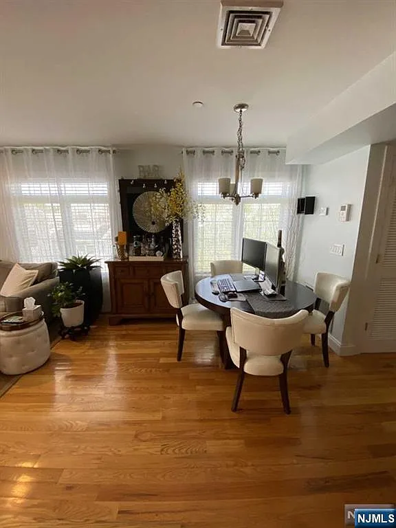 1 bed, 1.0 bath, $2,300 — Photo 4