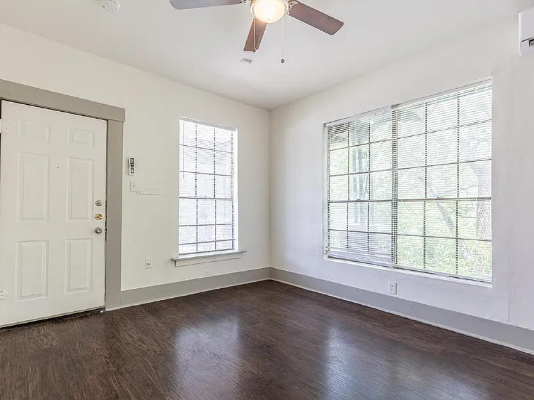 706 Canton — Photo 23
