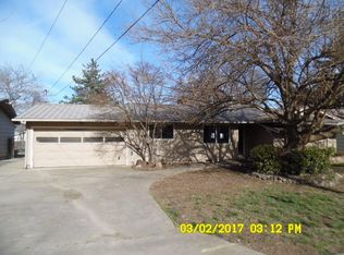 129 S Church St, Phoenix, OR 97535