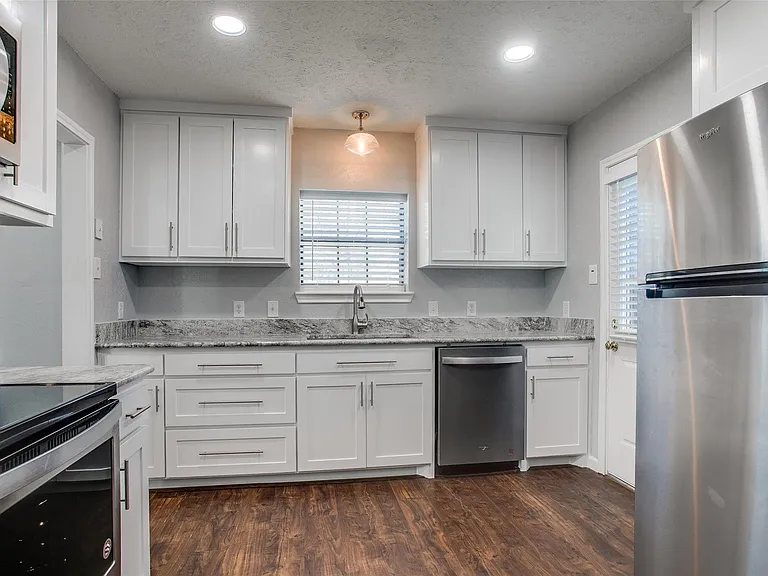 7619 Morton St — Photo 15
