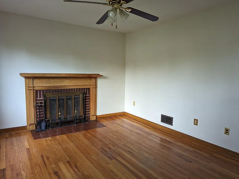 810 Bank St — Photo 8