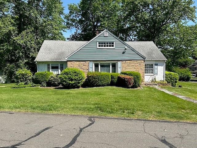1st image of 32 E Hall Avenue