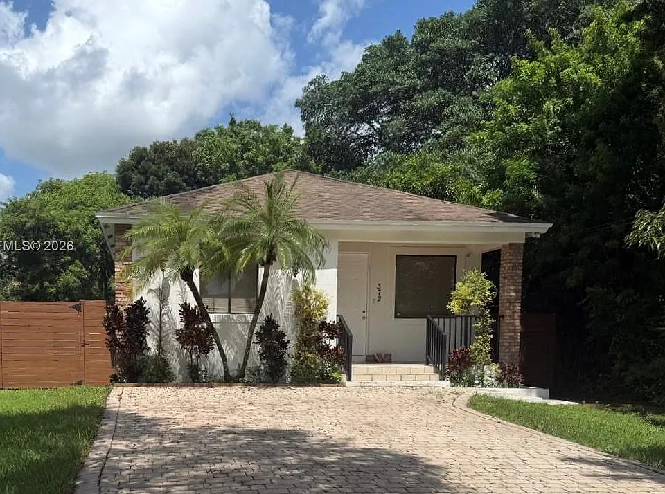 372 SW 2nd St