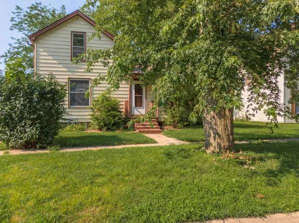 121 E James St, Forrest, IL 61741